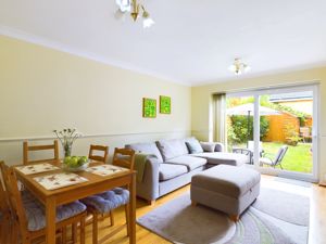 LIVING ROOM- click for photo gallery